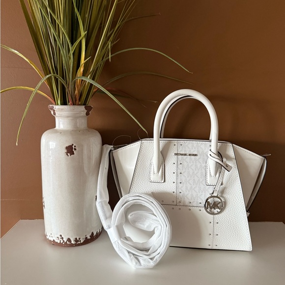Michael Michael Kors Avril Pebbled Leather Satchel – Classic & Versatile - Picture 1 of 5